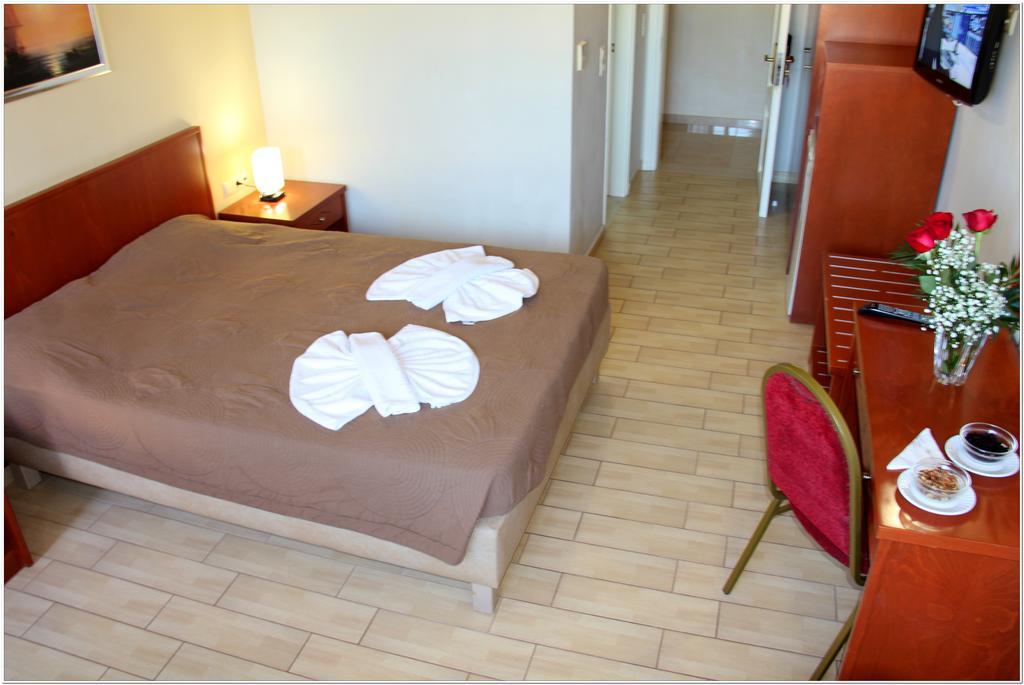 Agelia Beach Hotel Sfáka Extérieur photo